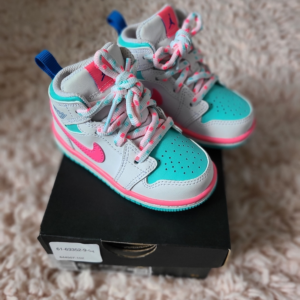 Jordan 1 Mid